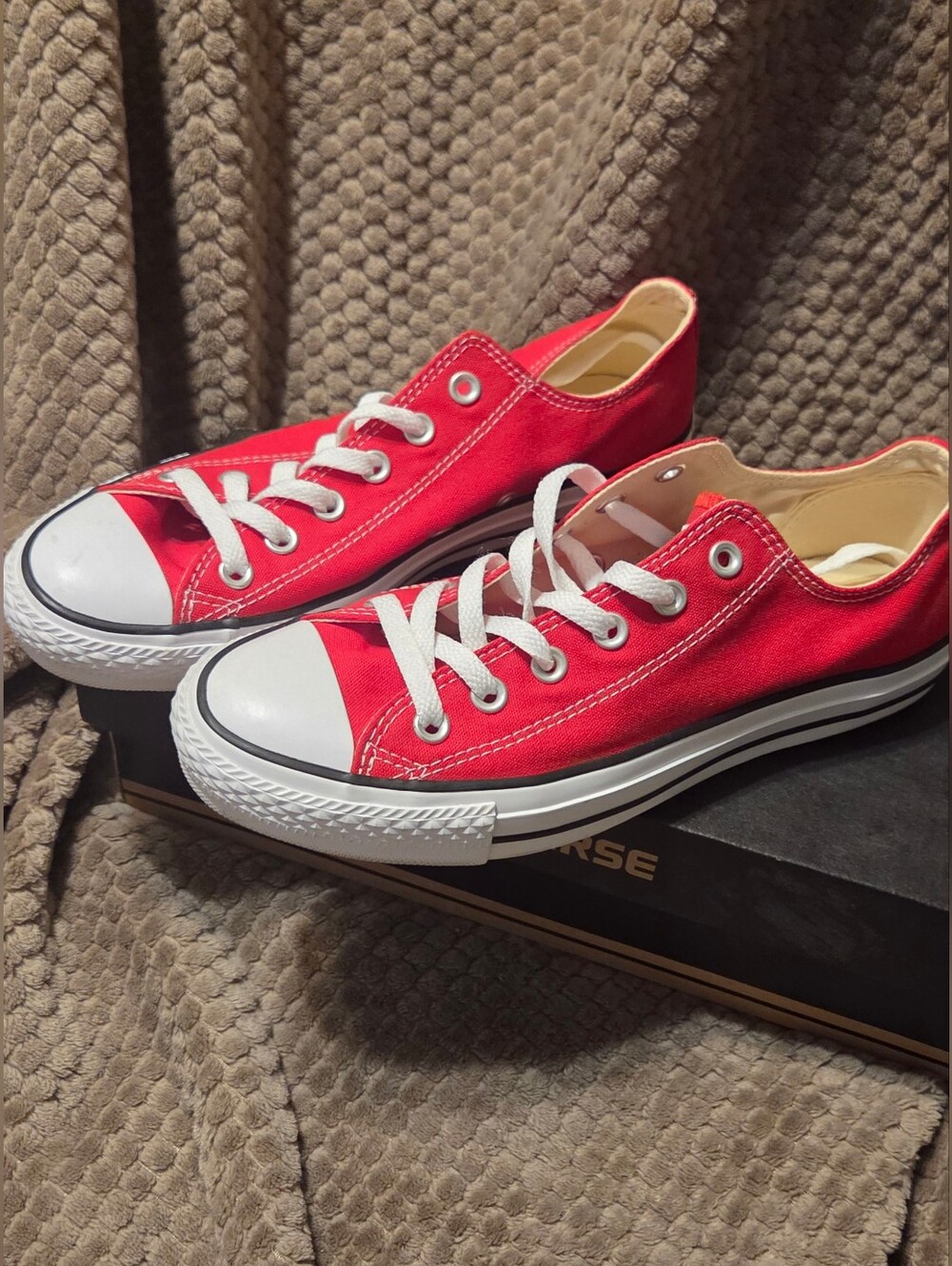 Converse Chuck Taylor Low-Top Sneakers in Red
